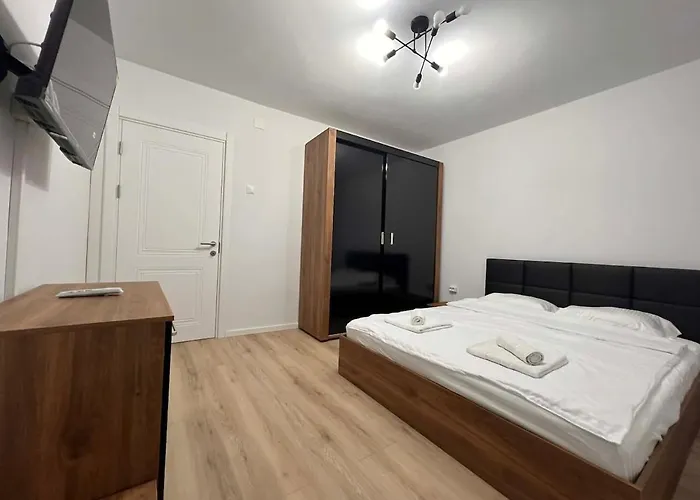 Luxury Spacious 4 Bedroom 2 Bathroom Apartamento Bucareste