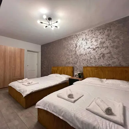 Apartment Luxury Spacious 4 Bedroom 2 Bathroom