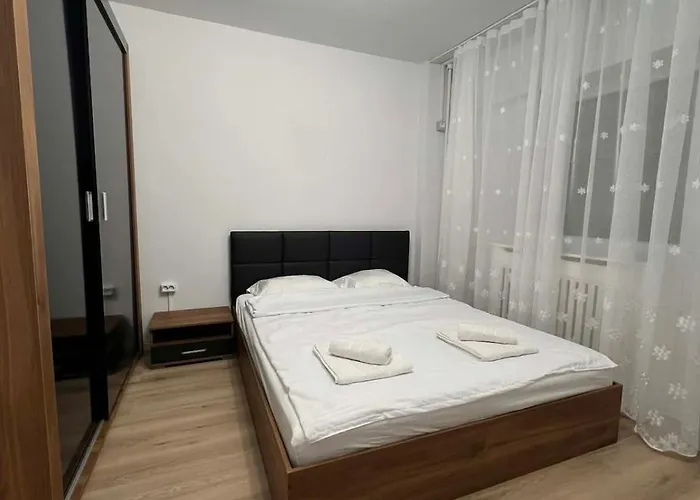 Apartment Luxury Spacious 4 Bedroom 2 Bathroom Bucharest