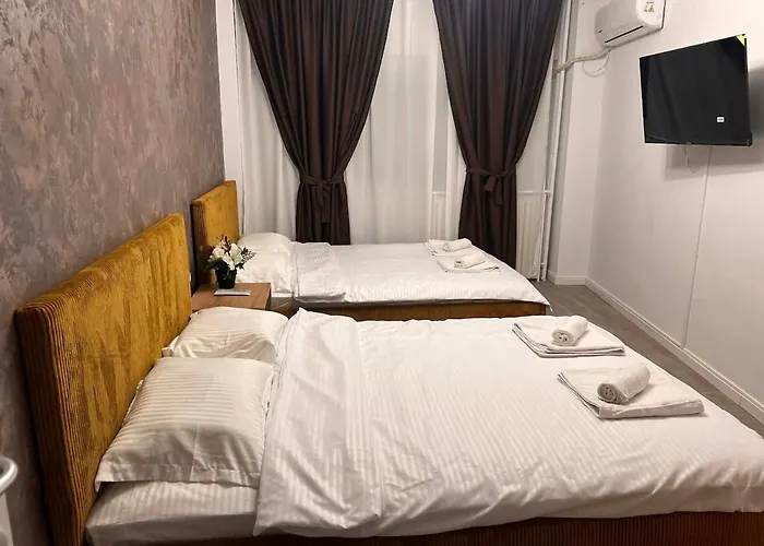 Apartment Luxury Spacious 4 Bedroom 2 Bathroom Bucharest