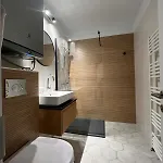Luxury Spacious 4 Bedroom 2 Bathroom *