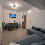 Luxury Spacious 4 Bedroom 2 Bathroom דירה