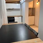 Luxury Spacious 4 Bedroom 2 Bathroom 아파트