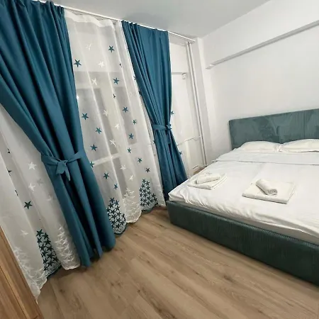 Luxury Spacious 4 Bedroom 2 Bathroom *