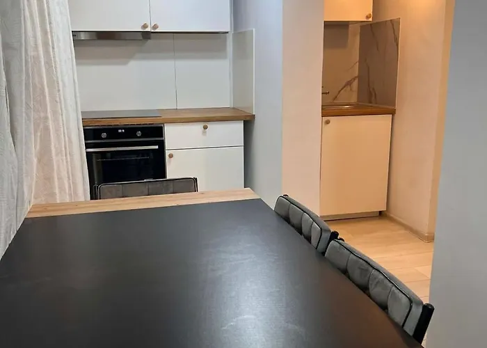 Luxury Spacious 4 Bedroom 2 Bathroom Appartement