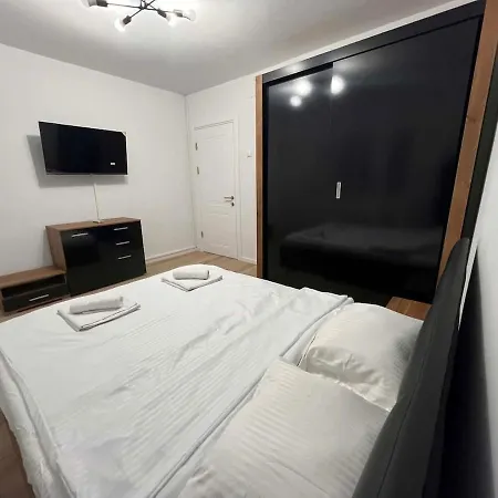 Luxury Spacious 4 Bedroom 2 Bathroom Lägenhet