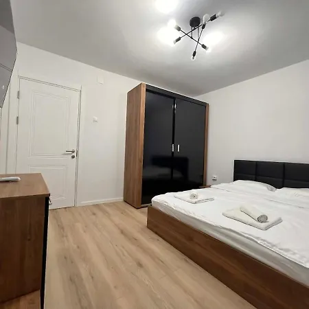 Luxury Spacious 4 Bedroom 2 Bathroom Lägenhet Bukarest