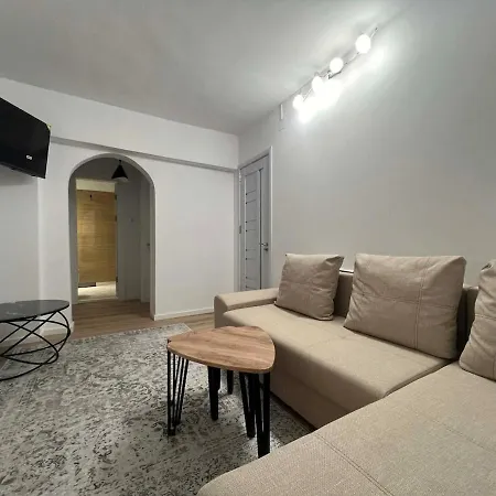Luxury Spacious 4 Bedroom 2 Bathroom アパート ブカレスト