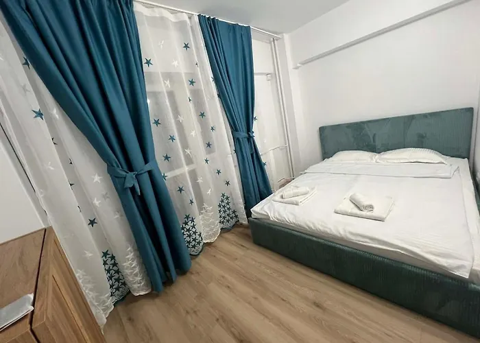 Luxury Spacious 4 Bedroom 2 Bathroom *