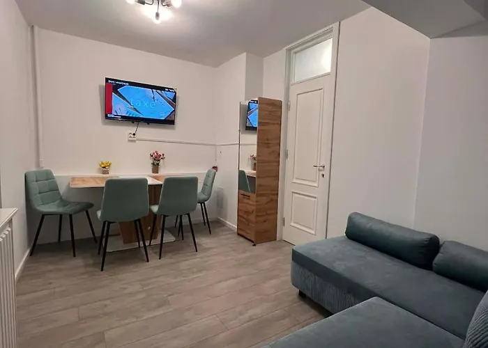 Luxury Spacious 4 Bedroom 2 Bathroom Lägenhet