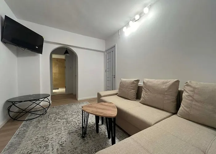 Luxury Spacious 4 Bedroom 2 Bathroom Διαμέρισμα Βουκουρέστι